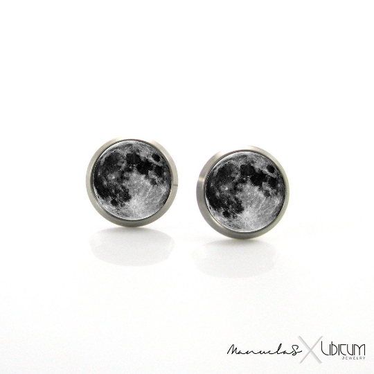  Titanium earrings featuring a full moon design, available in 8mm and 10mm sizes. Lightweight, hypoallergenic, and safe for sensitive ears